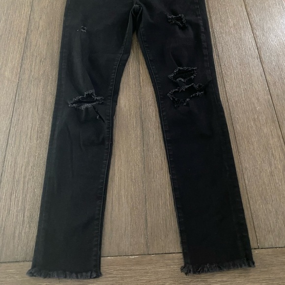 Joe's Jeans Denim - Joe’s Jeans High Rise Distressed Skinny Jeans. Ragged Hem. Black Size 28.